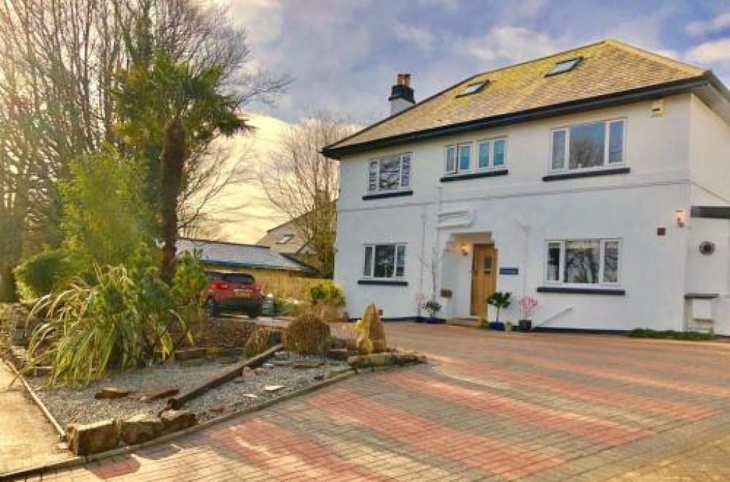 Trethewey Guest House frontage with driveway and planting